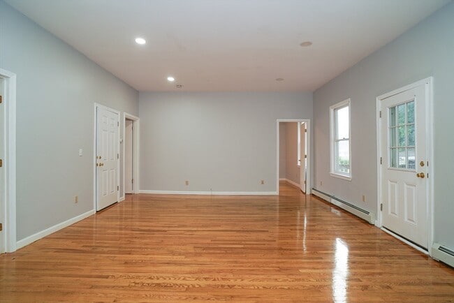 Building Photo - 48 Andover Rd