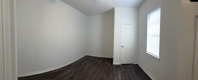Building Photo - 503 Waco St