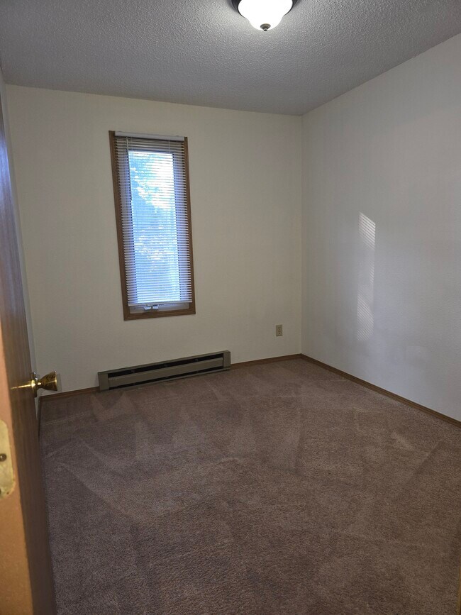 Building Photo - 104 E Mill St