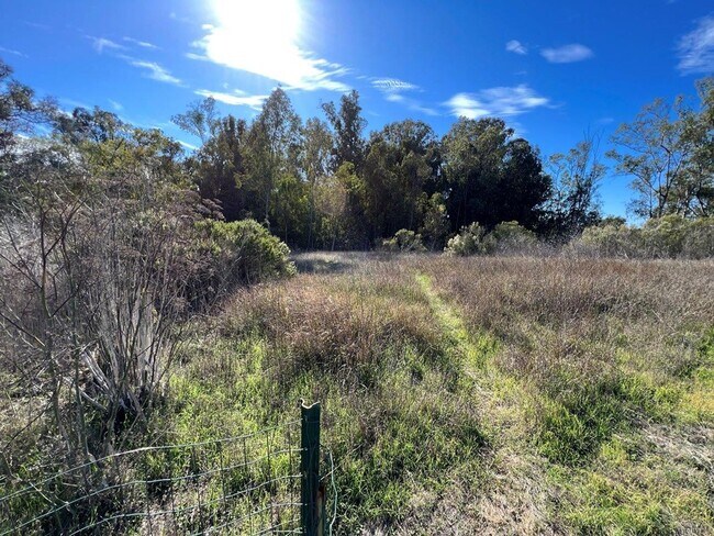 Building Photo - Updated 3 Bed / 2 Bath Goleta Home - Walk ...
