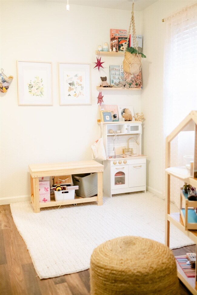 Building Photo - 2120 Boyden Dr