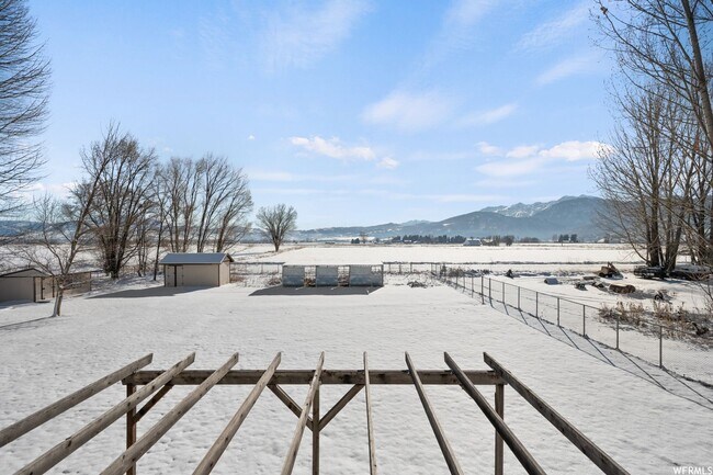 Building Photo - Beautiful home in Eden with amazing views from covered deck and 4 car garage