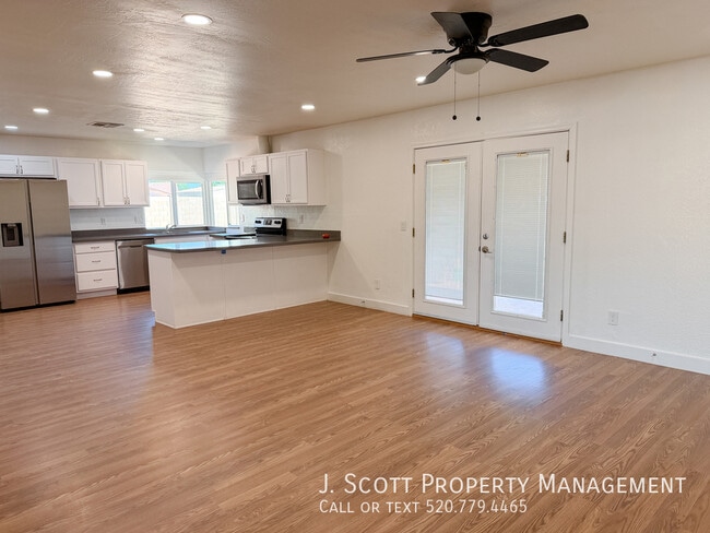 Building Photo - 3621 W Sandra Terrace