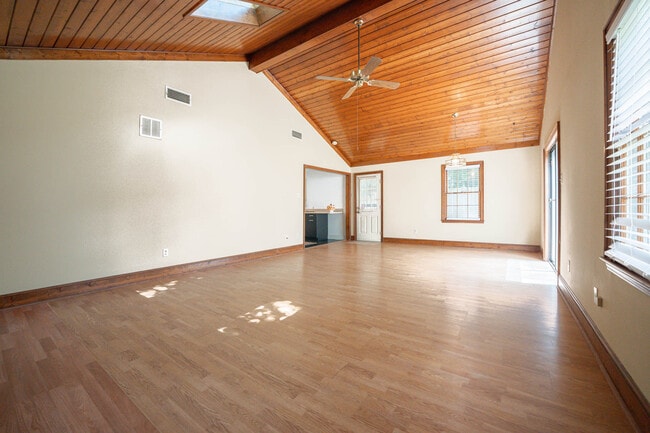 Building Photo - 3159 Wilcox Ave