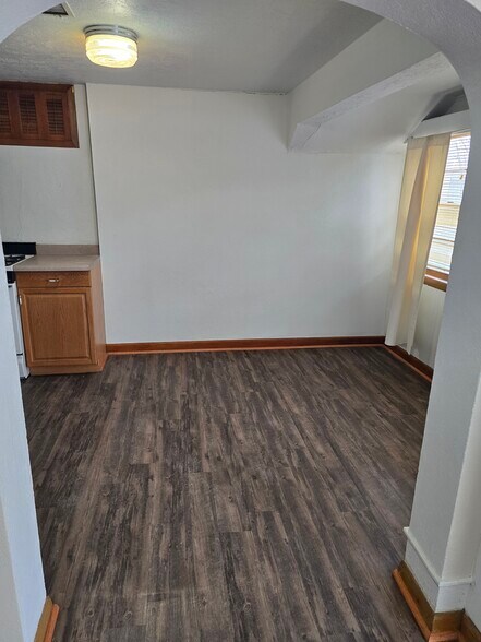 Building Photo - 705 28th St