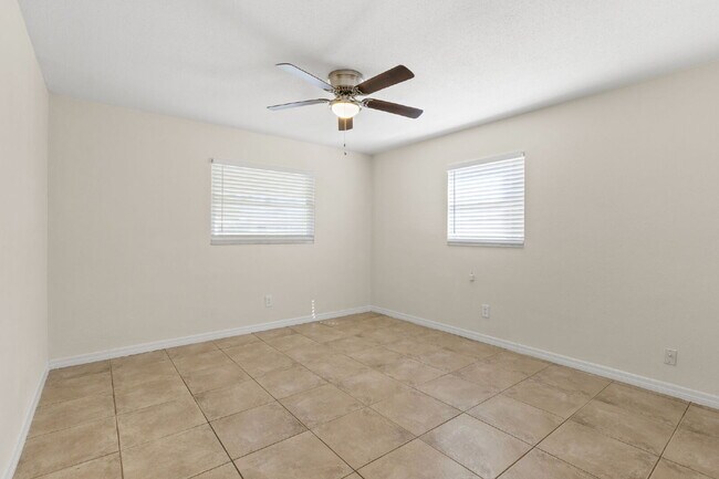 Building Photo - "Charming 3-Bed, 2-Bath Gem in St. Petersb...