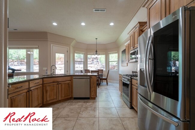 Building Photo - Minimally Furnished home in Little Valley!