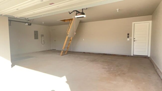 Building Photo - 3224 Porter Dr