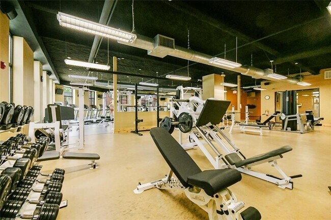 Building Photo - 400 17th St NW