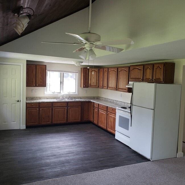 Building Photo - 49 Pine Hill Rd