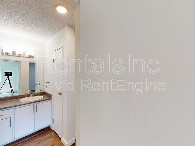 Building Photo - 521 Alameda del Prado