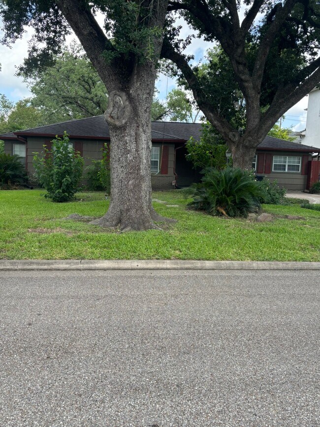 Building Photo - 5564 Aspen St