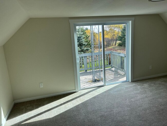 Building Photo - 3 Bedroom House