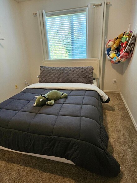 Building Photo - 16189 SW Holland Ln