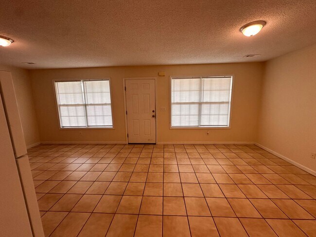 Building Photo - Charming 2-Bedroom Duplex for Lease in Anderson, SC