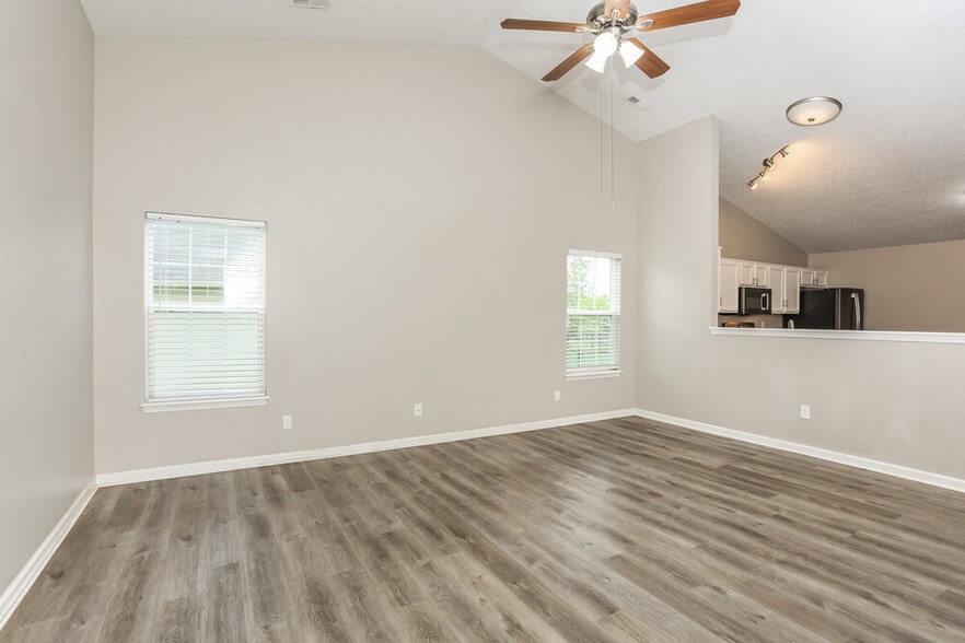 Building Photo - 5765 Arlington Dr