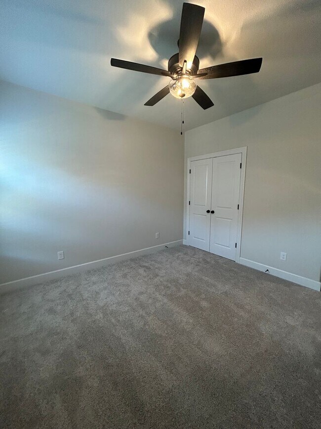 Building Photo - Beautiful Modern Home in Pea Ridge!