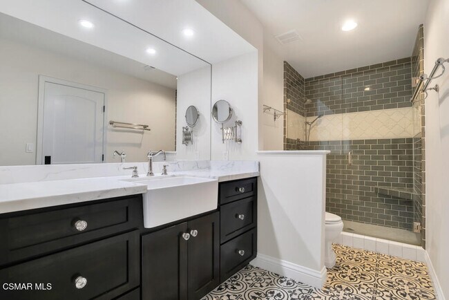 Building Photo - 2076 Hillsbury Rd