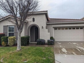 Building Photo - Clean 2000 sqft. 3 Bedroom 2 Bathroom Anatolia Home for Lease.