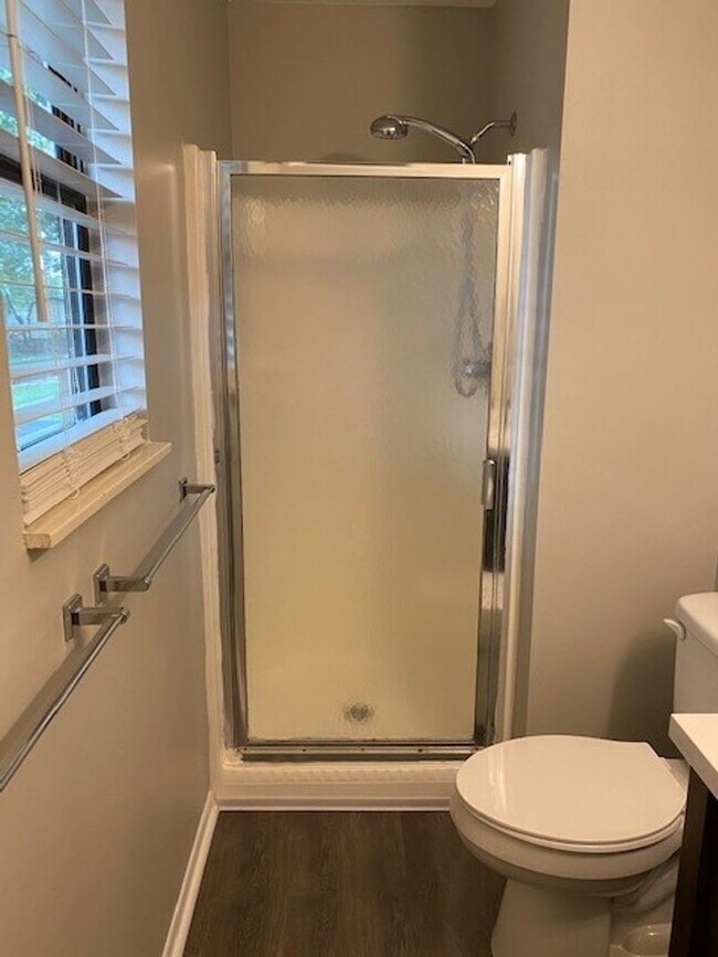 Building Photo - Gorgeous 3 bedroom 2.5 bath home in Farrag...