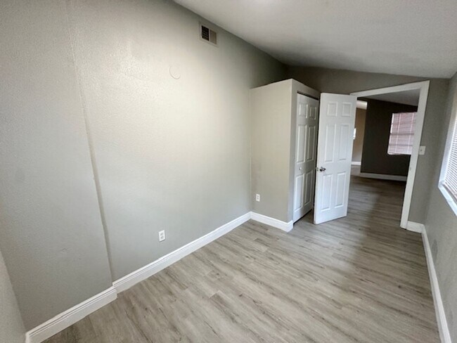 Building Photo - 7803 Rose Ave