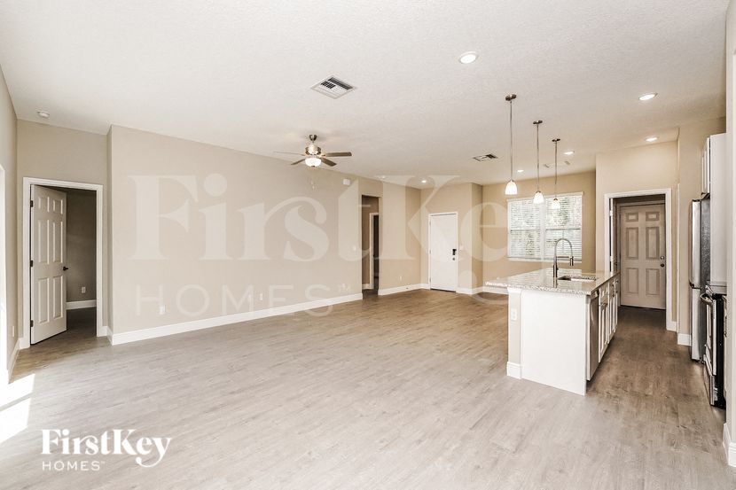 Building Photo - 674 Tobias St