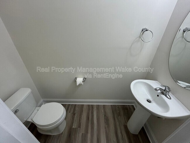 Building Photo - 156 Polaris Ave