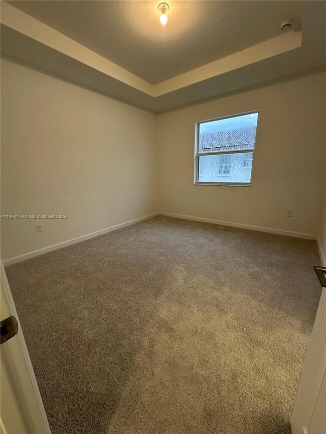 Building Photo - 2534 SE 27th Dr