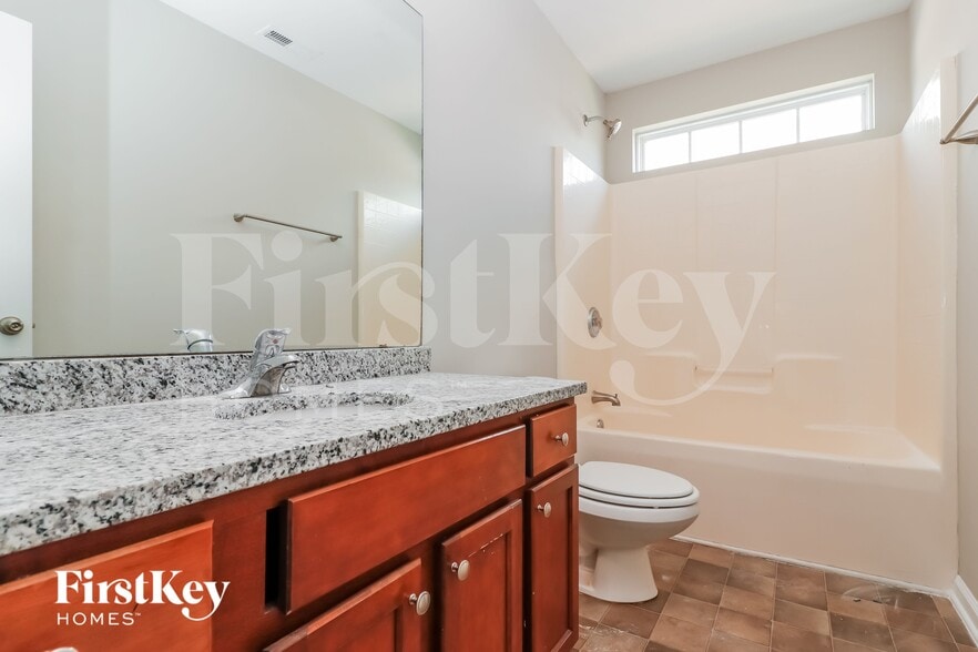 Building Photo - 223 Silk Oak Dr