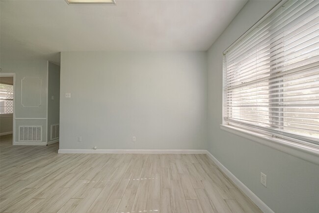 Building Photo - 3426 Bradford St