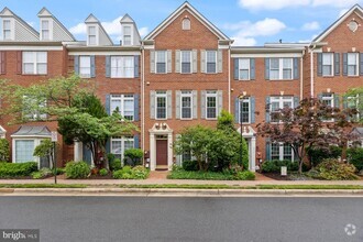 Building Photo - 713 Norfolk Ln