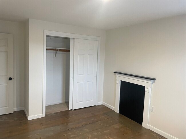 Building Photo - 6 St John Ln