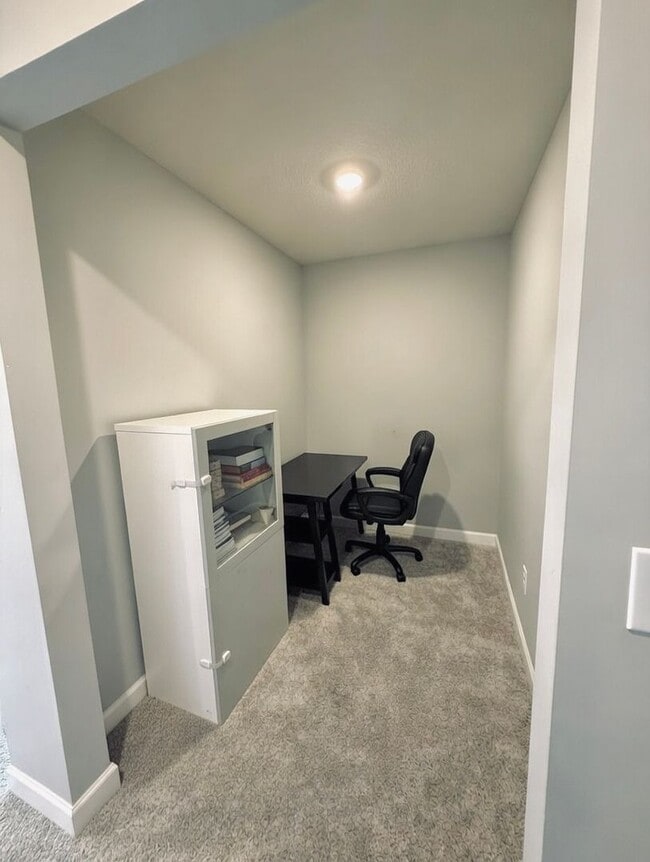 Building Photo - Beautiful New Construction 5bed 4bath Home in Otsego