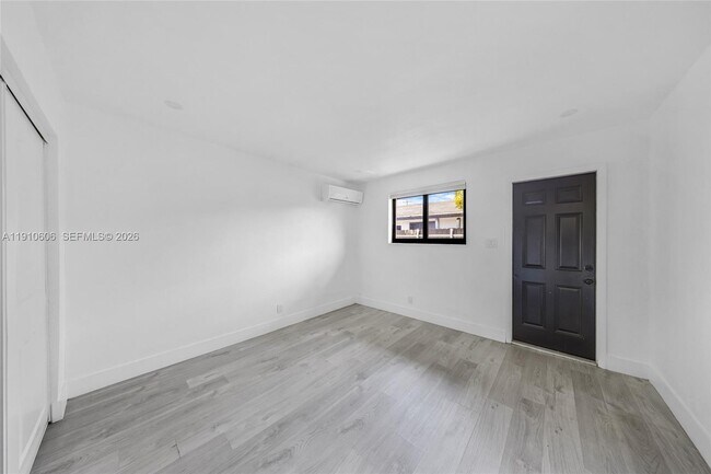 Building Photo - 920 NW 8th Ave