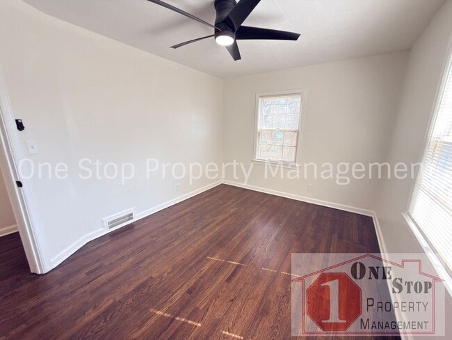 Building Photo - Beautiful 3 Bedroom 1 Bathroom in Kansas City!