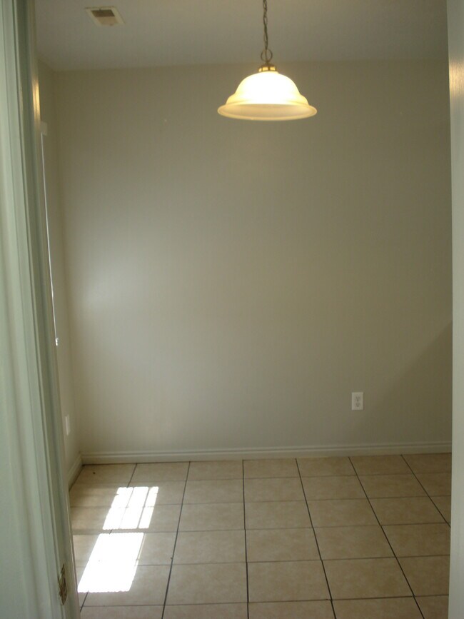 Building Photo - 60 E 200 N