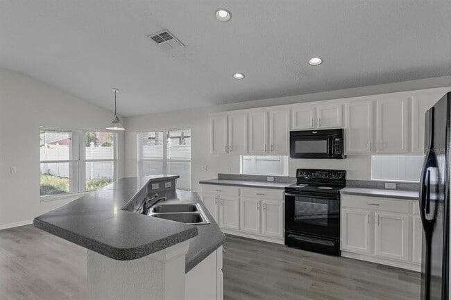Building Photo - 15412 Montilla Loop