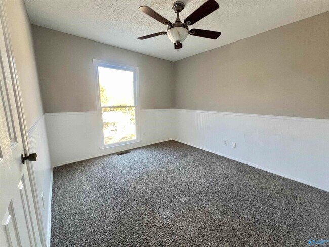 Building Photo - 704 Captiva Ct SE