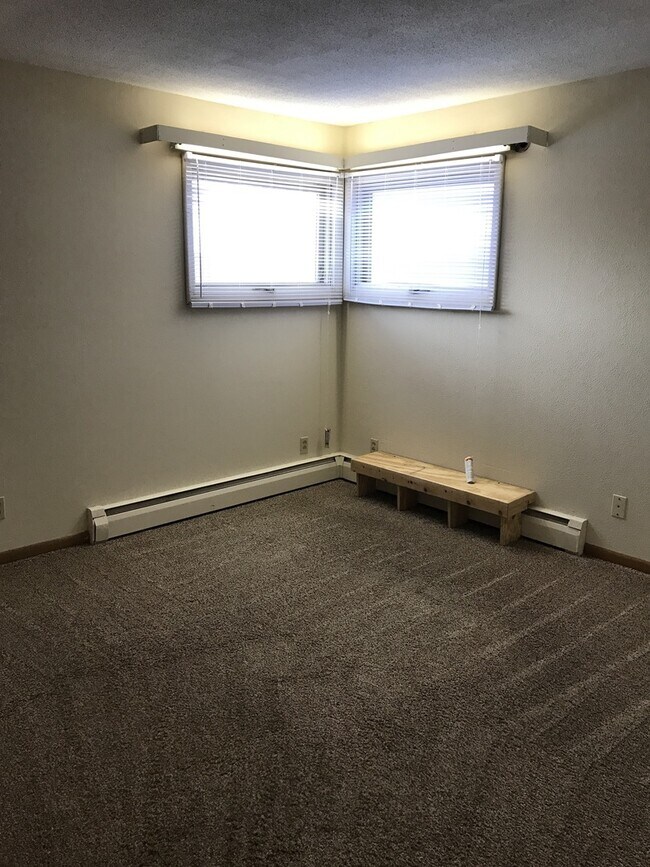 Building Photo - 1618 Maple Grove Rd