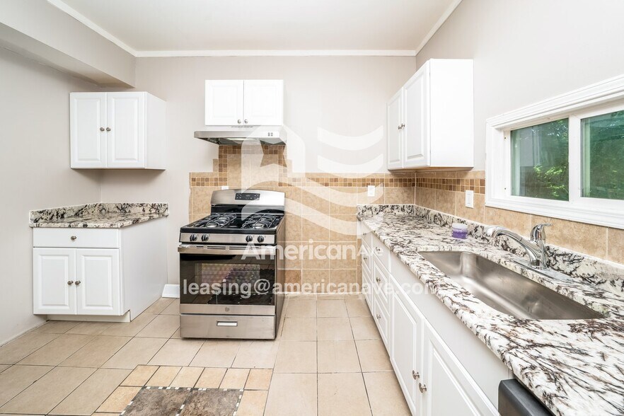 Building Photo - 505 1/2 Bear Street, 13208; #881485 - 881485