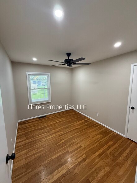 Building Photo - 1136 Pauline Ave