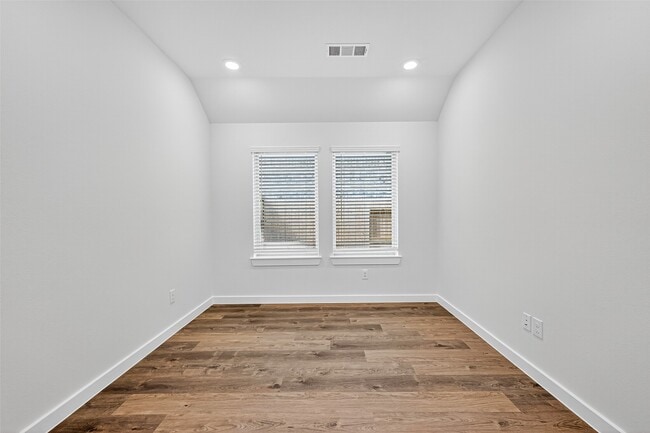 Building Photo - 31810 Autumn Spur Ln