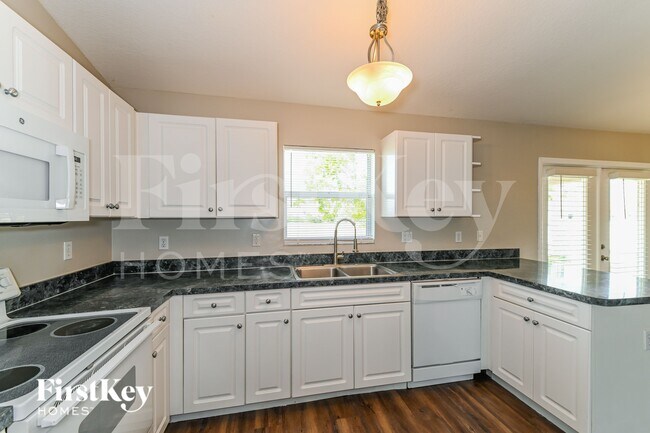 Building Photo - 904 NW 8th Pl