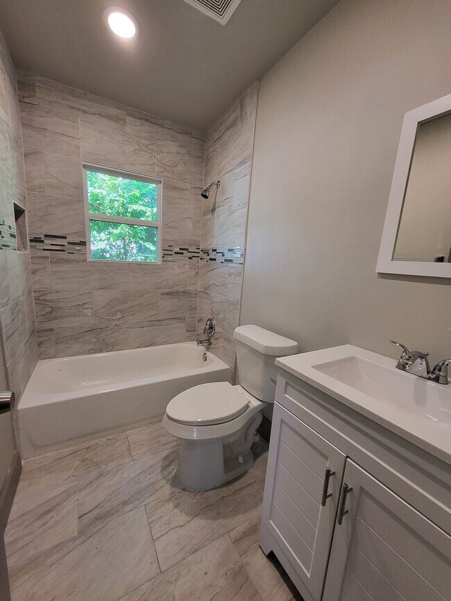 Building Photo - Completely Remodeled and Ready for Move-In