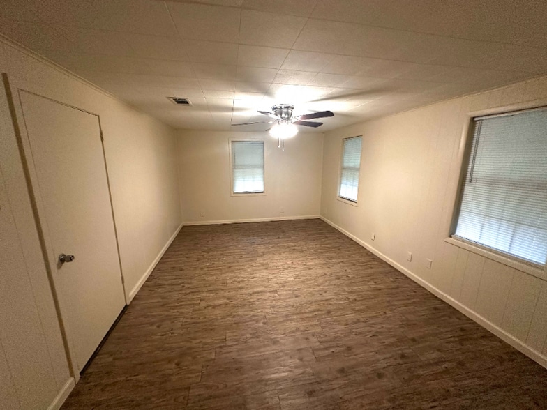 Building Photo - 3925 Camilla Dr