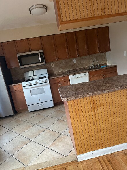 Building Photo - 331 Rector St