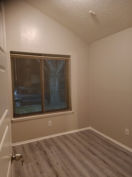 This is a beautiful property that's newly renovated. It's in a great location in the Houston oil cor - 2932 Meadowgrass Ln