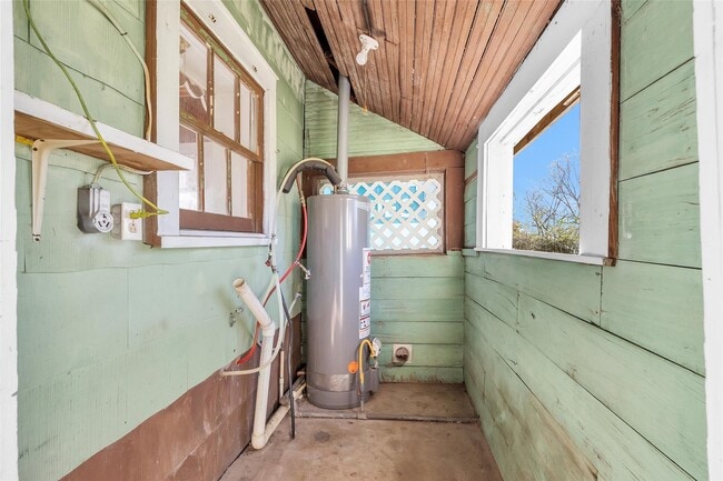 Building Photo - 203 W Powell St