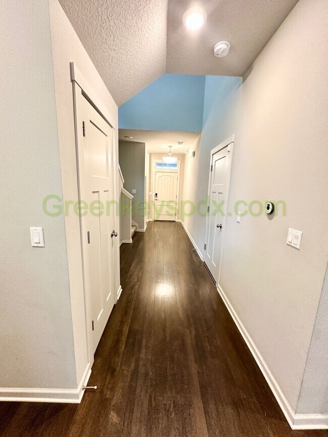 Building Photo - Amazing 2,306-square-foot house in Wood Village