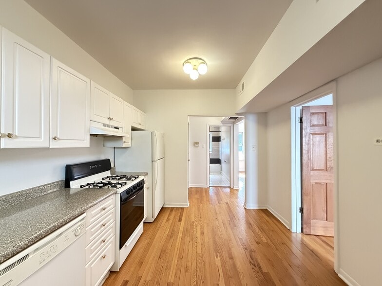 Building Photo - 4407 N Paulina St